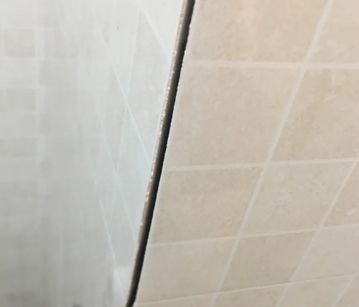 崂山瓷砖空鼓维修公司分享阳台瓷砖脱落的修复过程可以分为以下几个步骤